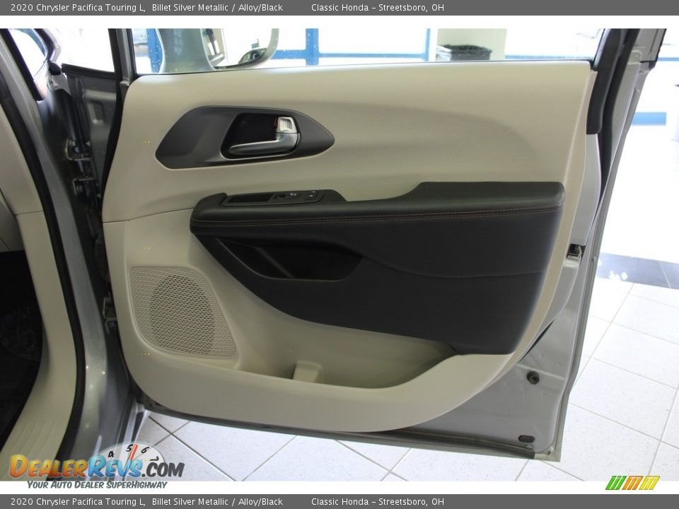 2020 Chrysler Pacifica Touring L Billet Silver Metallic / Alloy/Black Photo #14