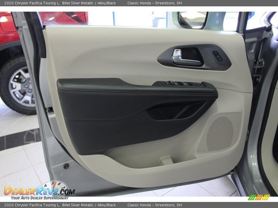 2020 Chrysler Pacifica Touring L Billet Silver Metallic / Alloy/Black Photo #24