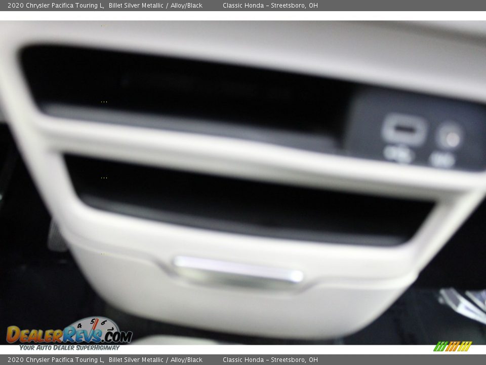 2020 Chrysler Pacifica Touring L Billet Silver Metallic / Alloy/Black Photo #34