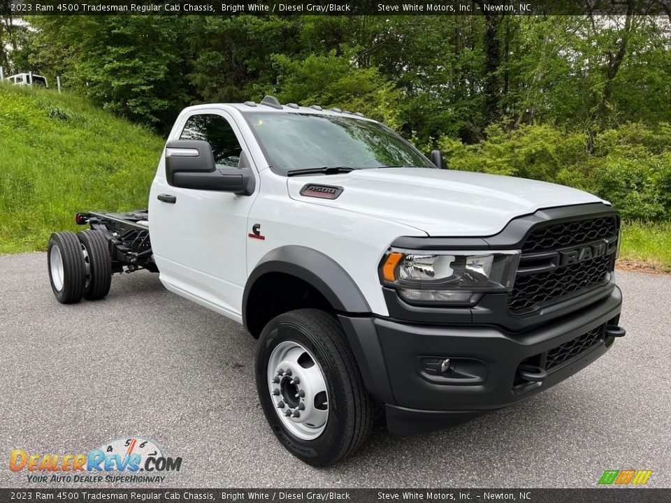 Front 3/4 View of 2023 Ram 4500 Tradesman Regular Cab Chassis Photo #4