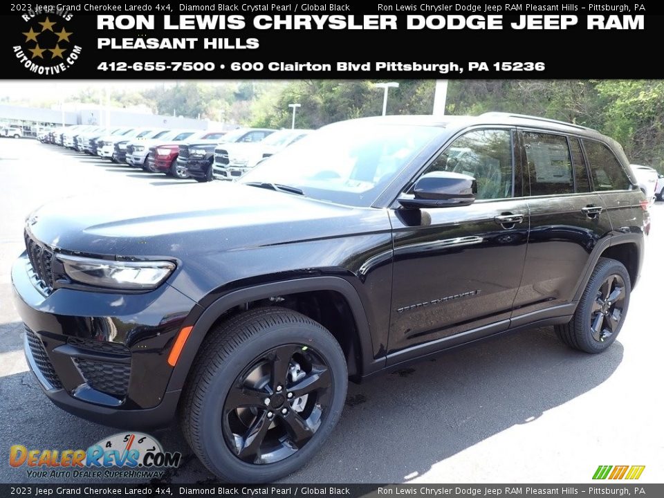 2023 Jeep Grand Cherokee Laredo 4x4 Diamond Black Crystal Pearl / Global Black Photo #1