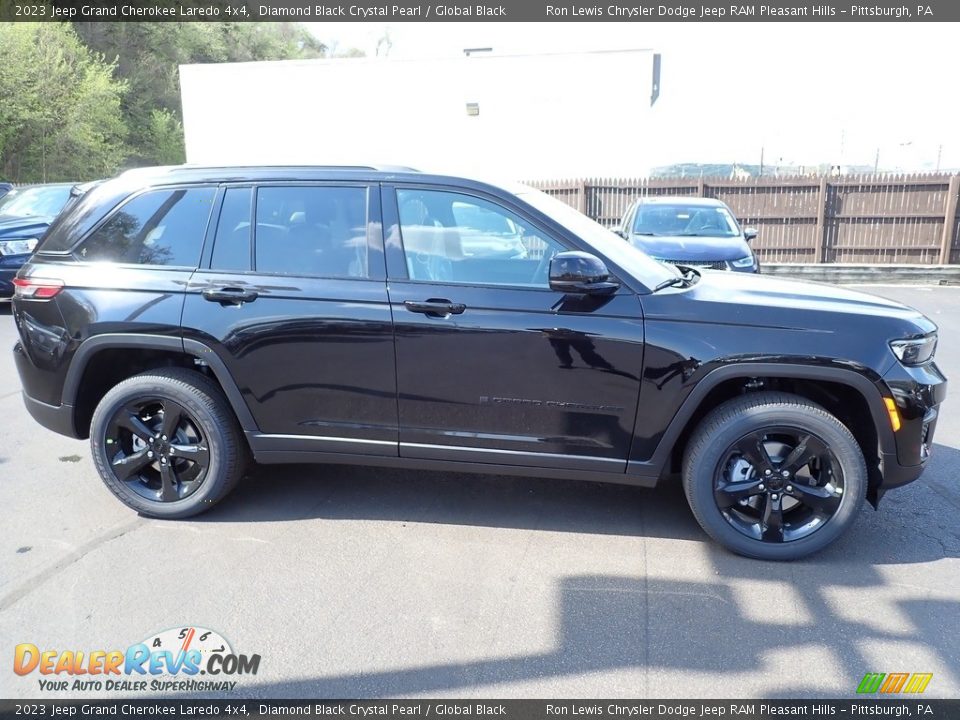 2023 Jeep Grand Cherokee Laredo 4x4 Diamond Black Crystal Pearl / Global Black Photo #7