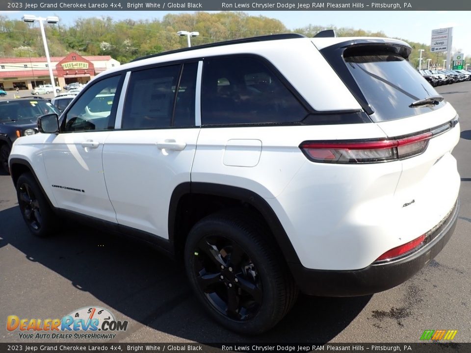 2023 Jeep Grand Cherokee Laredo 4x4 Bright White / Global Black Photo #3