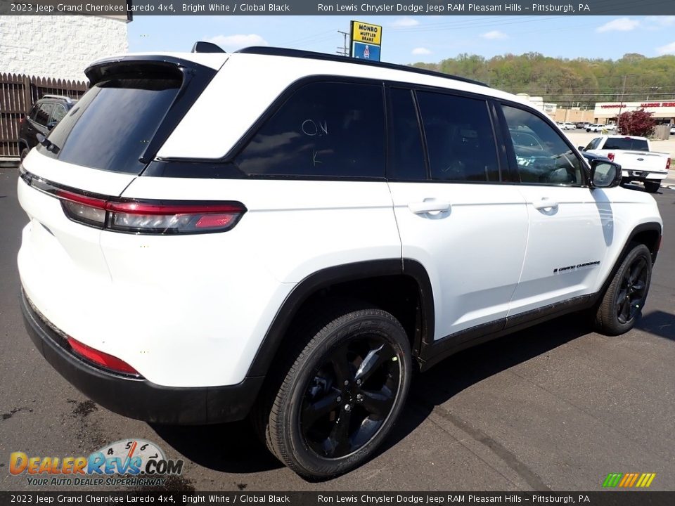 2023 Jeep Grand Cherokee Laredo 4x4 Bright White / Global Black Photo #6