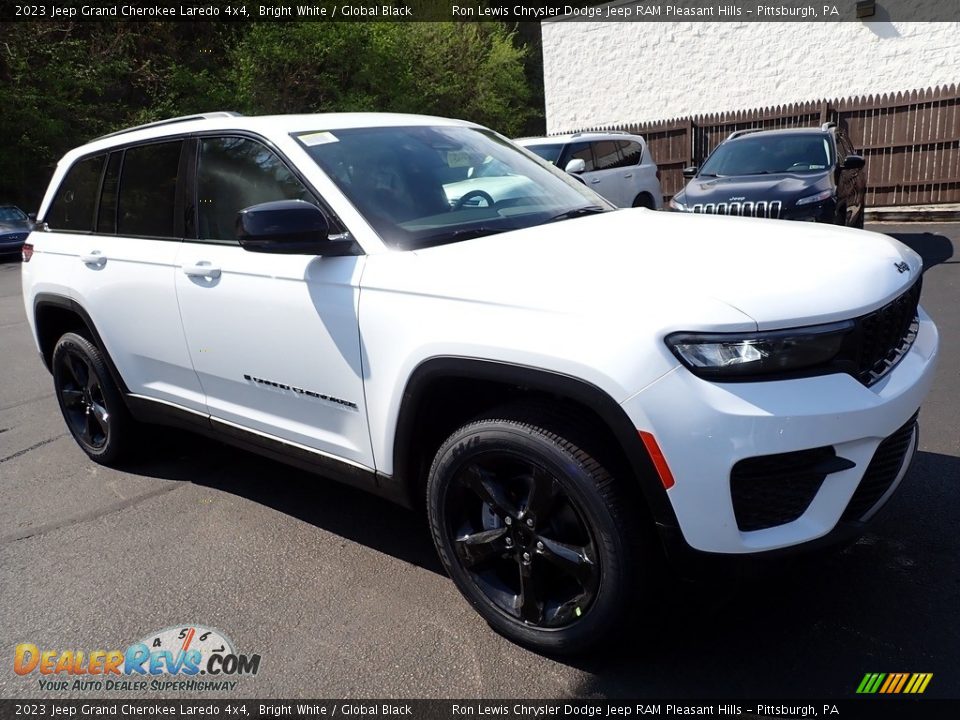 2023 Jeep Grand Cherokee Laredo 4x4 Bright White / Global Black Photo #8