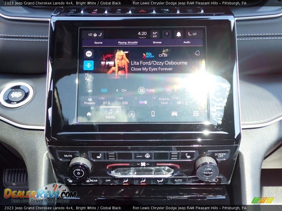 2023 Jeep Grand Cherokee Laredo 4x4 Bright White / Global Black Photo #20