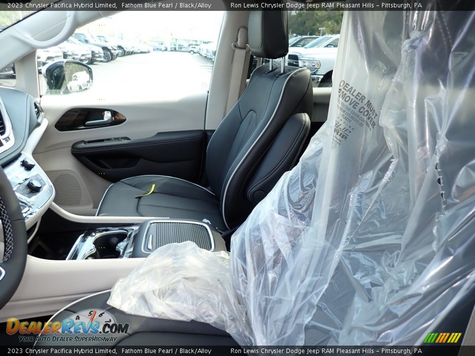 Front Seat of 2023 Chrysler Pacifica Hybrid Limited Photo #11