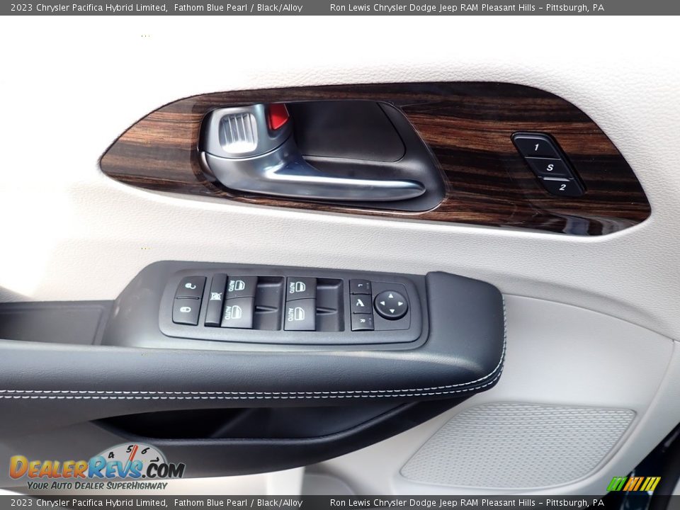 Door Panel of 2023 Chrysler Pacifica Hybrid Limited Photo #14
