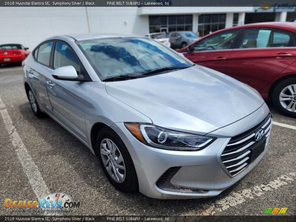 Front 3/4 View of 2018 Hyundai Elantra SE Photo #2