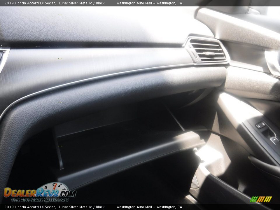 2019 Honda Accord LX Sedan Lunar Silver Metallic / Black Photo #24