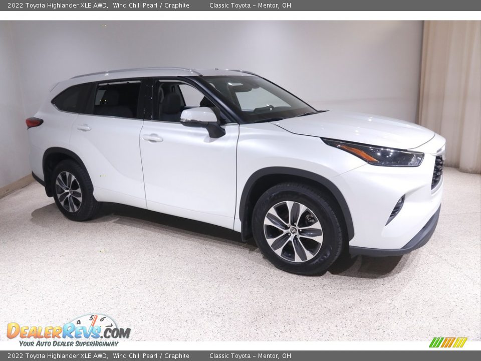 2022 Toyota Highlander XLE AWD Wind Chill Pearl / Graphite Photo #1