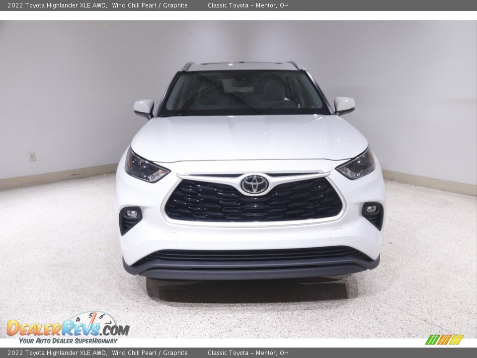 2022 Toyota Highlander XLE AWD Wind Chill Pearl / Graphite Photo #2
