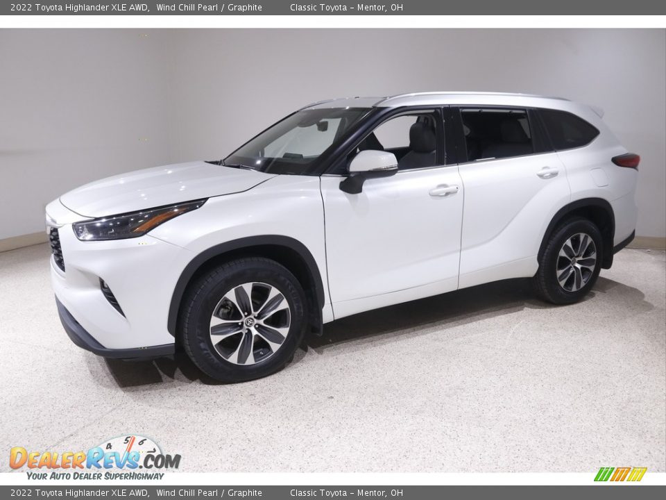 2022 Toyota Highlander XLE AWD Wind Chill Pearl / Graphite Photo #3