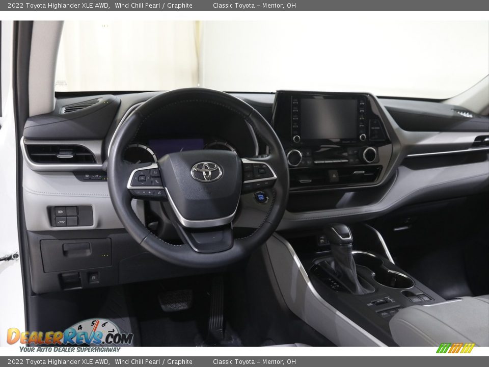 2022 Toyota Highlander XLE AWD Wind Chill Pearl / Graphite Photo #6