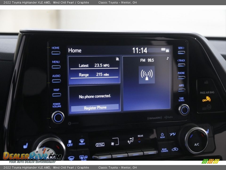 2022 Toyota Highlander XLE AWD Wind Chill Pearl / Graphite Photo #10