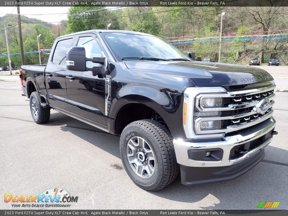 Front 3/4 View of 2023 Ford F250 Super Duty XLT Crew Cab 4x4 Photo #2