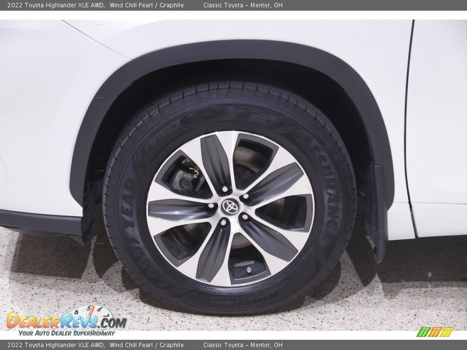 2022 Toyota Highlander XLE AWD Wind Chill Pearl / Graphite Photo #21