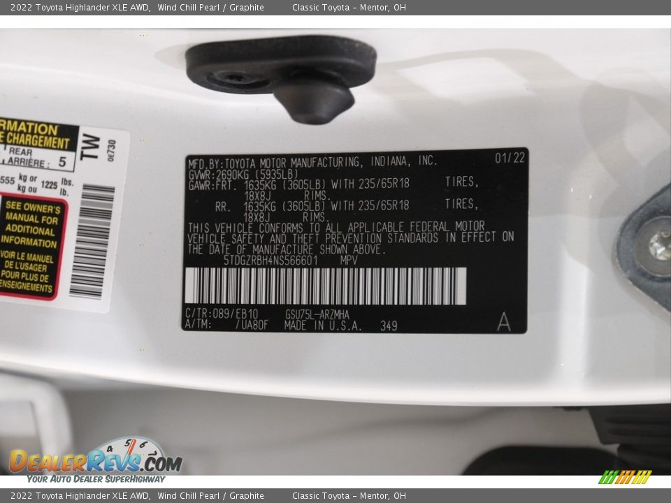 2022 Toyota Highlander XLE AWD Wind Chill Pearl / Graphite Photo #22