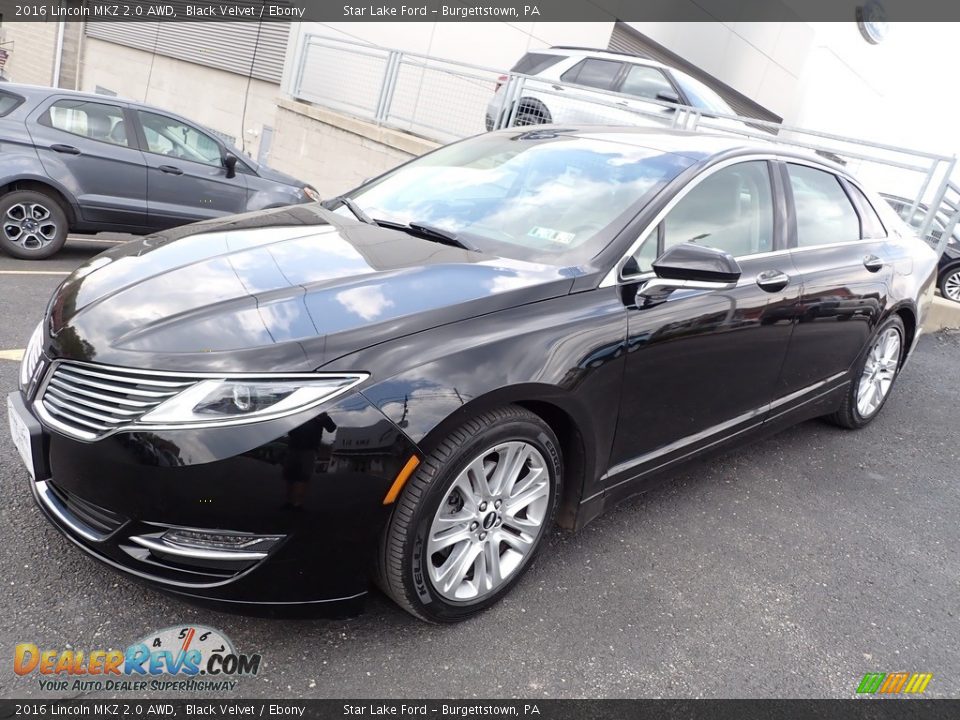 Front 3/4 View of 2016 Lincoln MKZ 2.0 AWD Photo #1