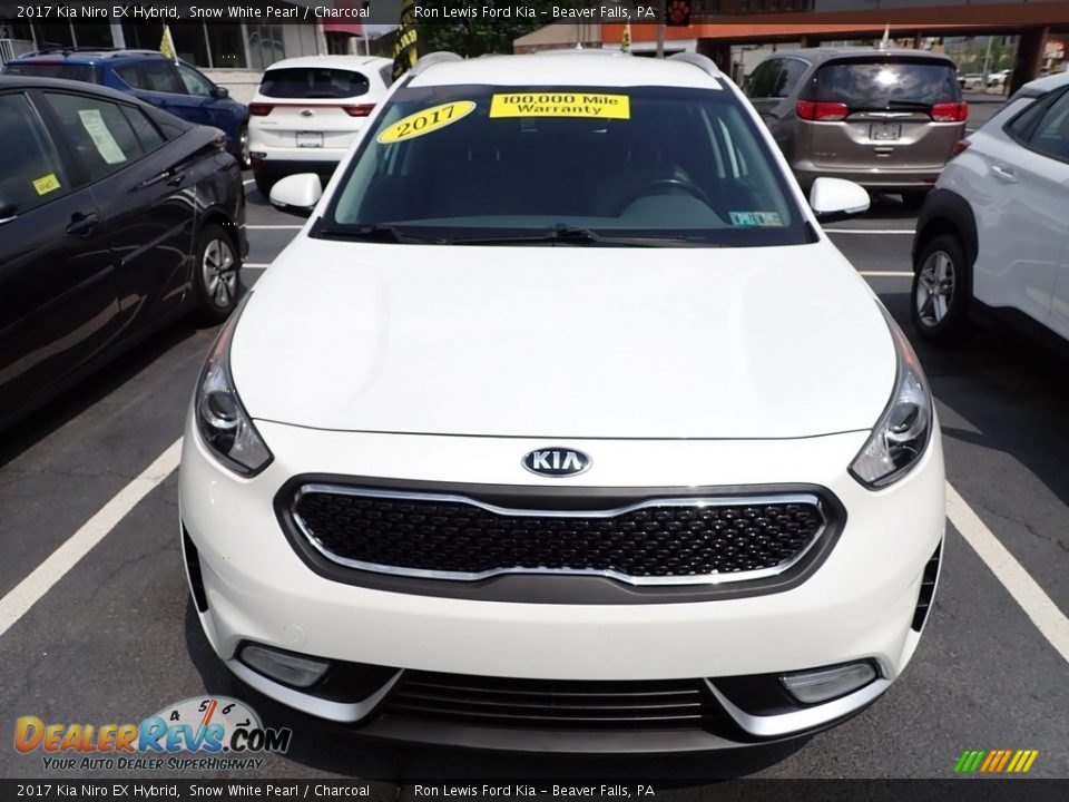 2017 Kia Niro EX Hybrid Snow White Pearl / Charcoal Photo #2