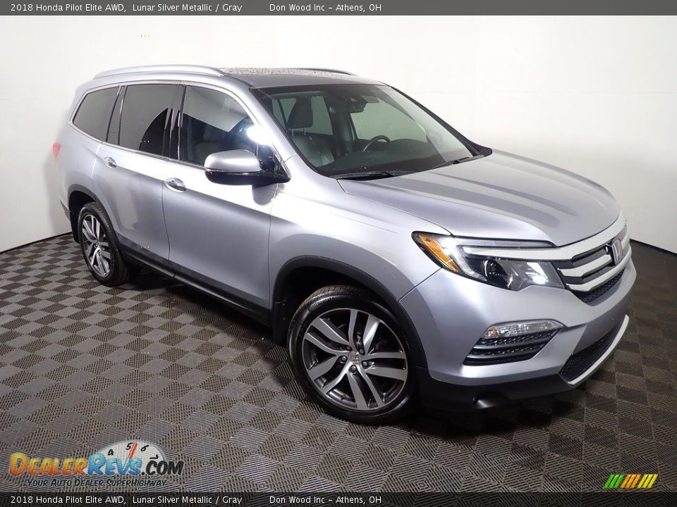 Front 3/4 View of 2018 Honda Pilot Elite AWD Photo #6