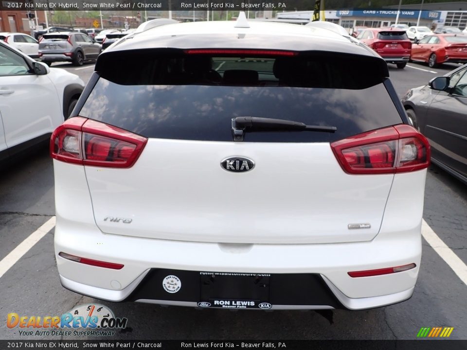 2017 Kia Niro EX Hybrid Snow White Pearl / Charcoal Photo #5