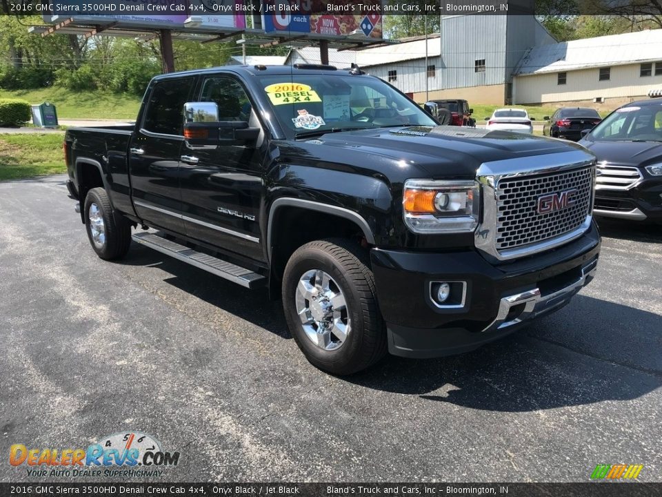 Front 3/4 View of 2016 GMC Sierra 3500HD Denali Crew Cab 4x4 Photo #4