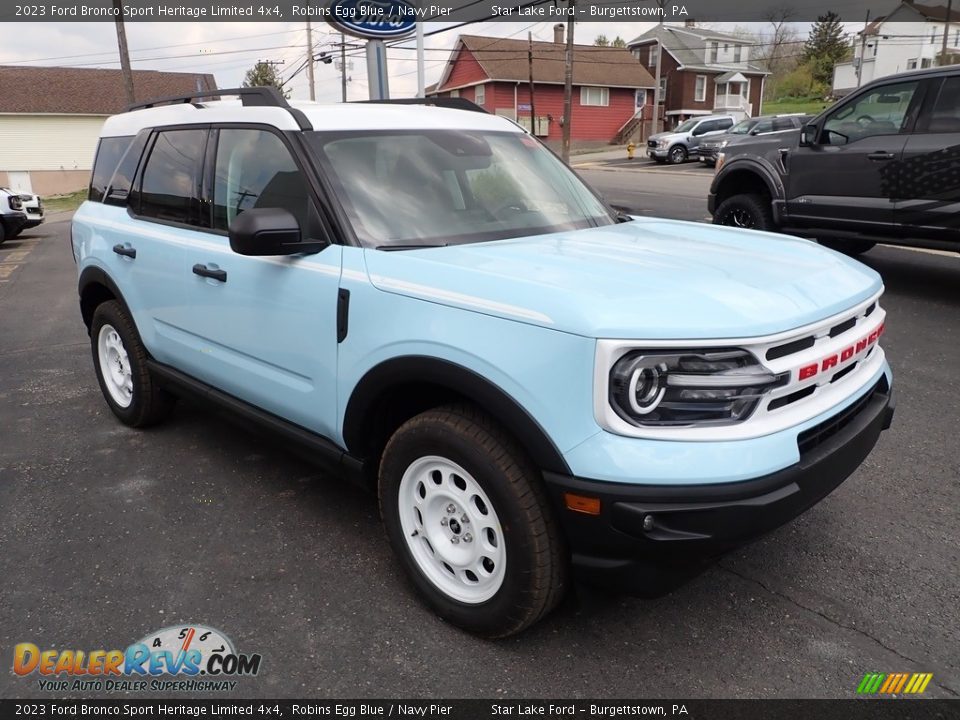 Front 3/4 View of 2023 Ford Bronco Sport Heritage Limited 4x4 Photo #7