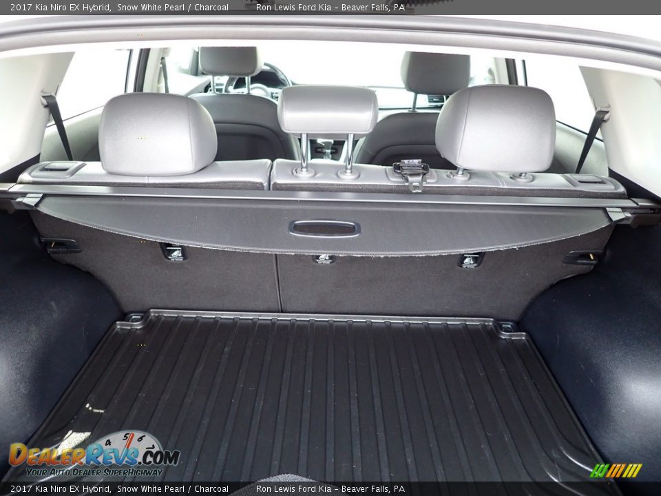 2017 Kia Niro EX Hybrid Trunk Photo #8