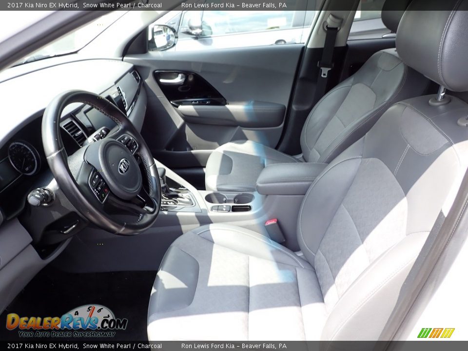 Front Seat of 2017 Kia Niro EX Hybrid Photo #13