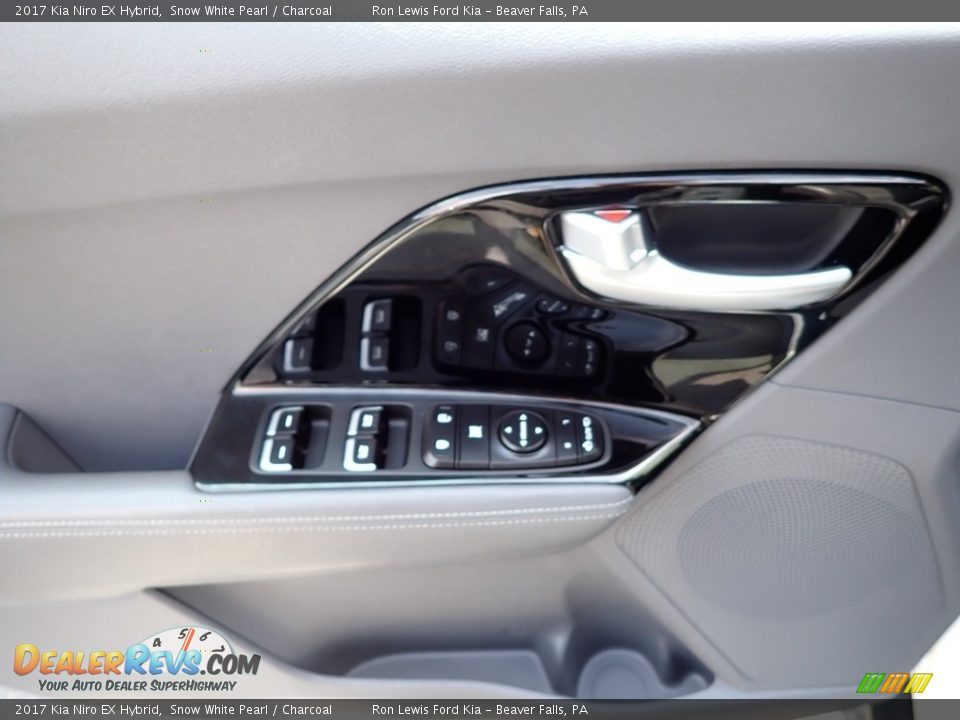 Door Panel of 2017 Kia Niro EX Hybrid Photo #14