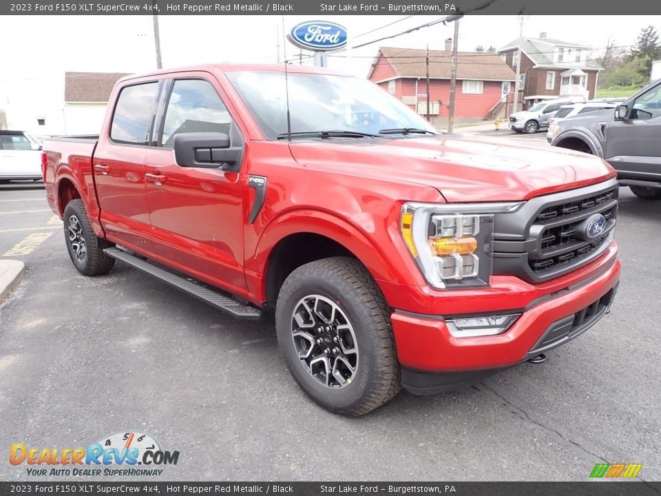 Front 3/4 View of 2023 Ford F150 XLT SuperCrew 4x4 Photo #7