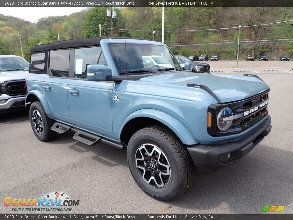 Front 3/4 View of 2023 Ford Bronco Outer Banks 4X4 4-Door Photo #2