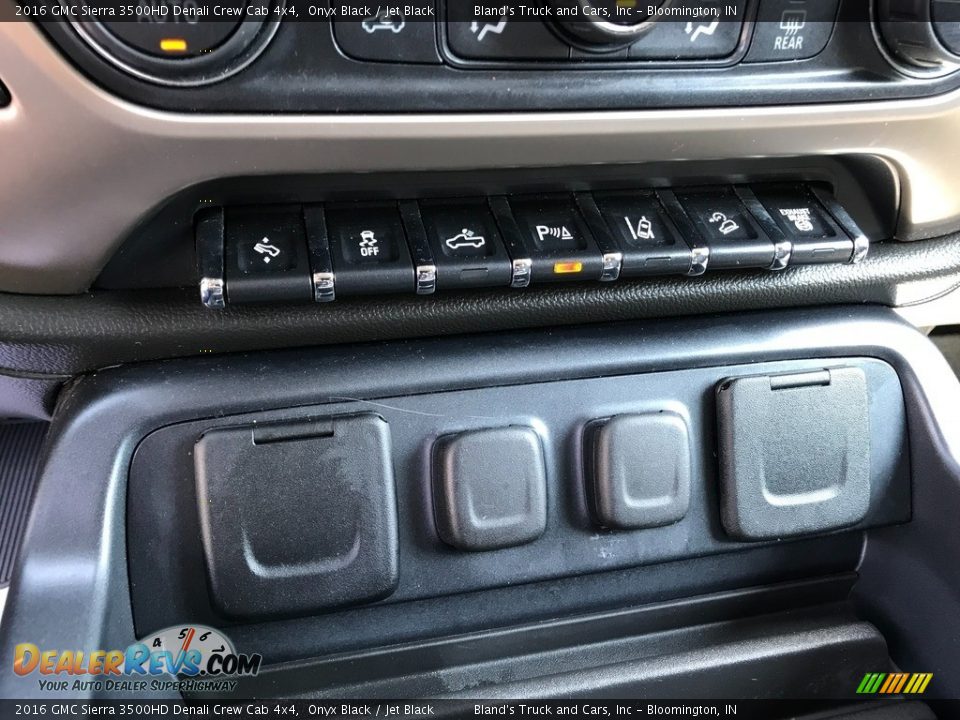 Controls of 2016 GMC Sierra 3500HD Denali Crew Cab 4x4 Photo #31