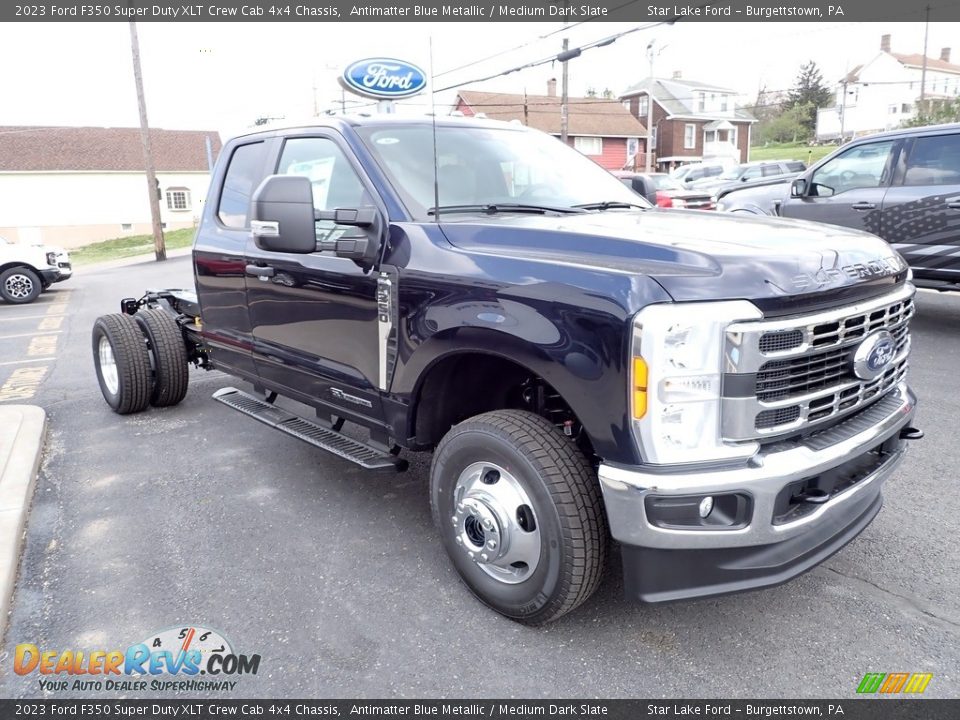 Front 3/4 View of 2023 Ford F350 Super Duty XLT Crew Cab 4x4 Chassis Photo #7