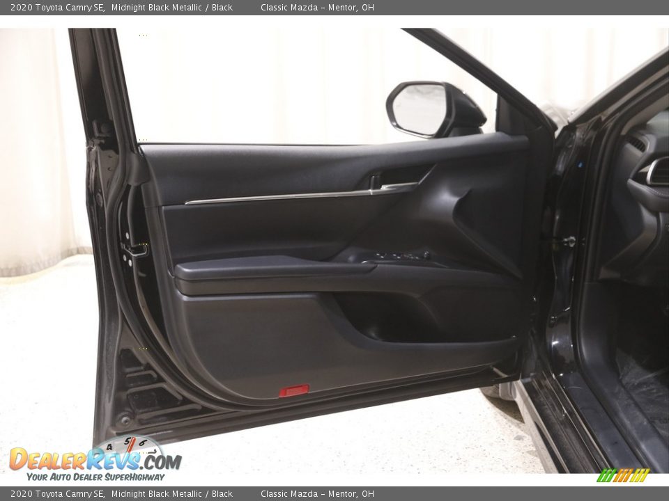 2020 Toyota Camry SE Midnight Black Metallic / Black Photo #4