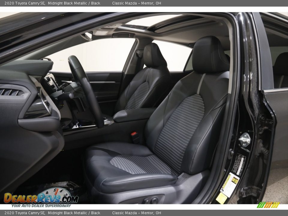 2020 Toyota Camry SE Midnight Black Metallic / Black Photo #5