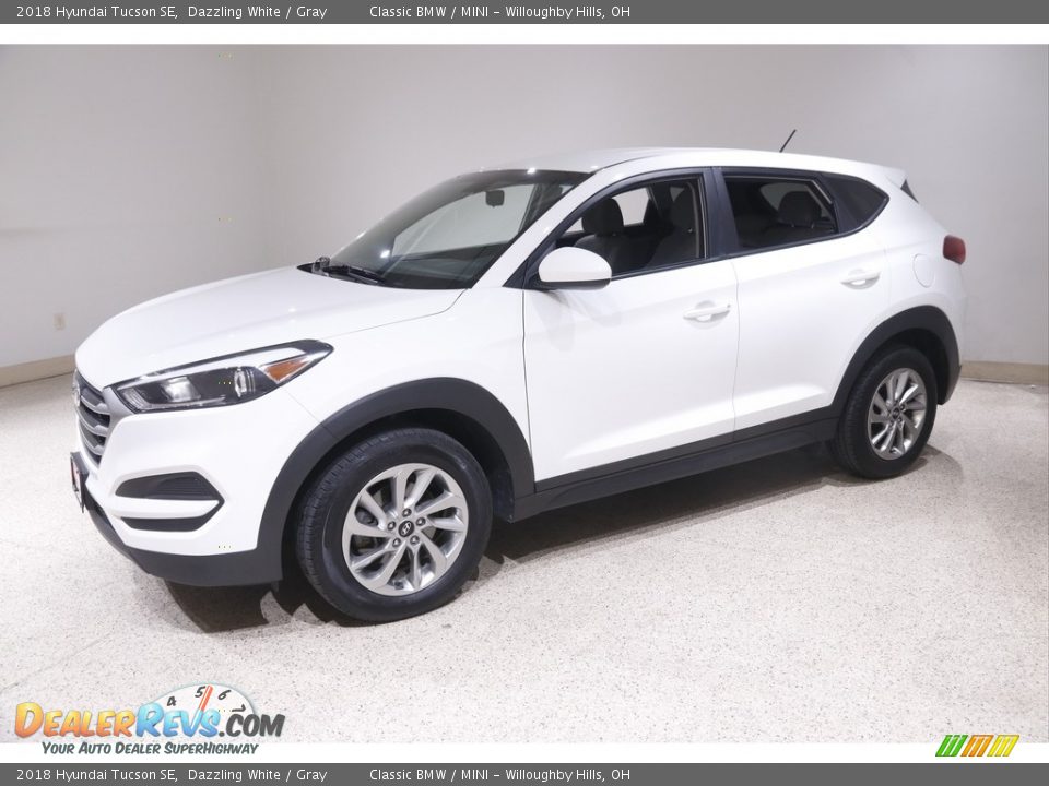 Front 3/4 View of 2018 Hyundai Tucson SE Photo #3