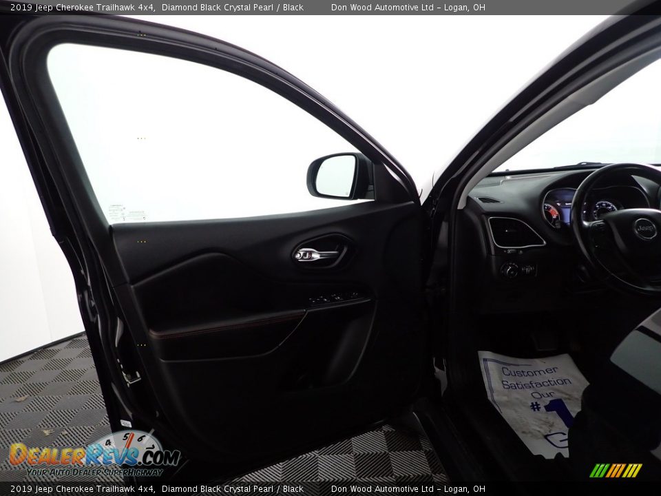 2019 Jeep Cherokee Trailhawk 4x4 Diamond Black Crystal Pearl / Black Photo #13