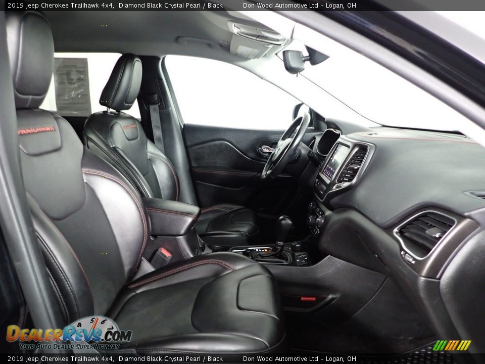 2019 Jeep Cherokee Trailhawk 4x4 Diamond Black Crystal Pearl / Black Photo #28
