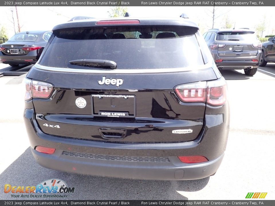 2023 Jeep Compass Latitude Lux 4x4 Diamond Black Crystal Pearl / Black Photo #4