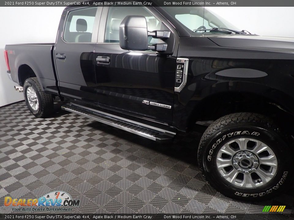 2021 Ford F250 Super Duty STX SuperCab 4x4 Agate Black / Medium Earth Gray Photo #4