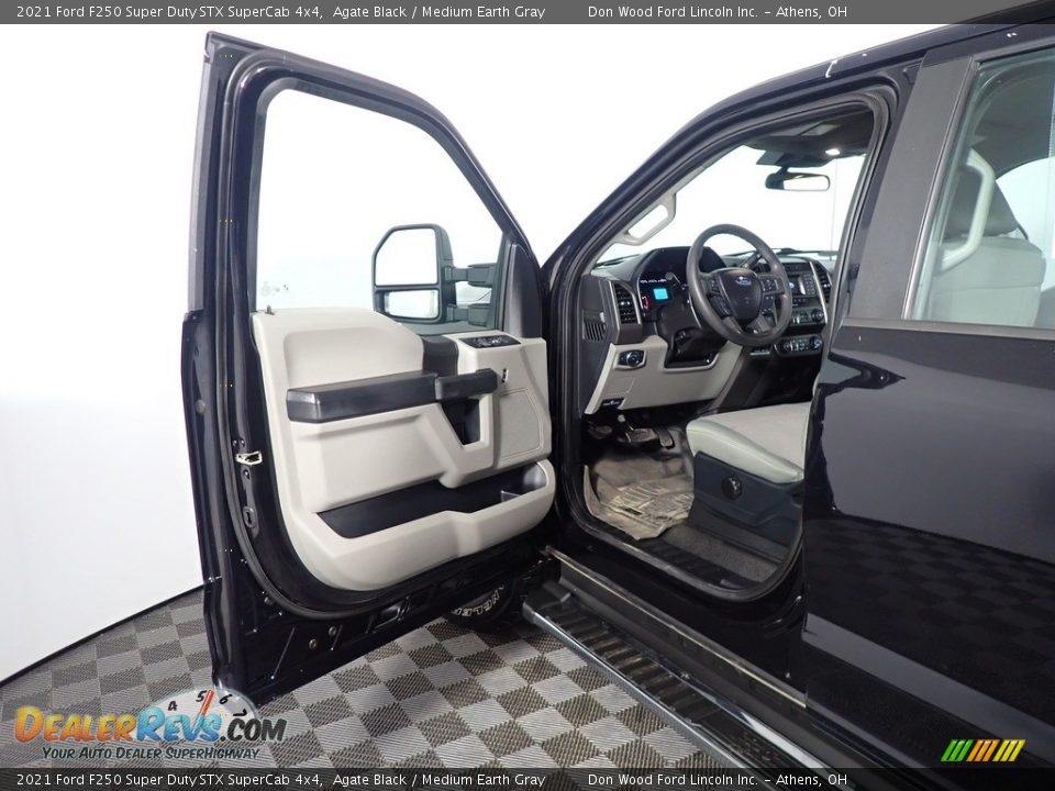 2021 Ford F250 Super Duty STX SuperCab 4x4 Agate Black / Medium Earth Gray Photo #17