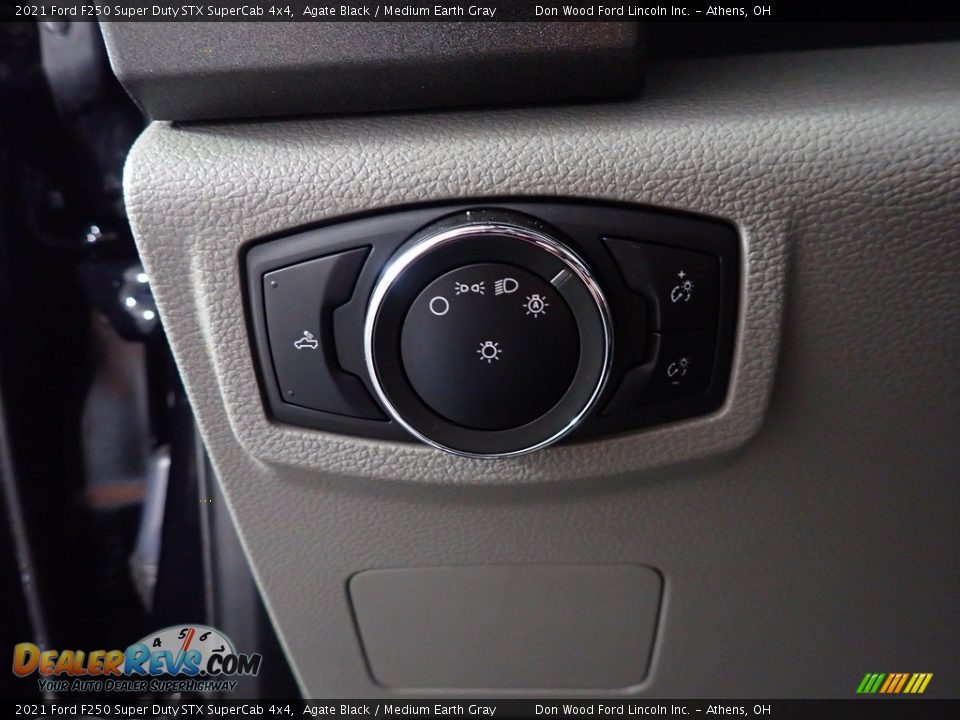 2021 Ford F250 Super Duty STX SuperCab 4x4 Agate Black / Medium Earth Gray Photo #28