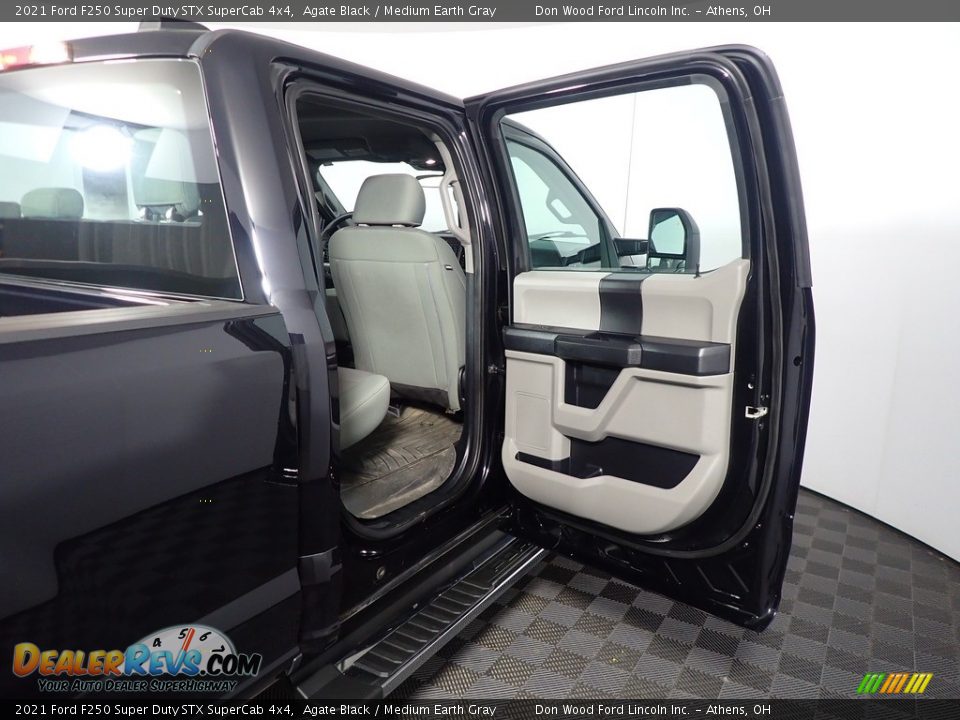 2021 Ford F250 Super Duty STX SuperCab 4x4 Agate Black / Medium Earth Gray Photo #33