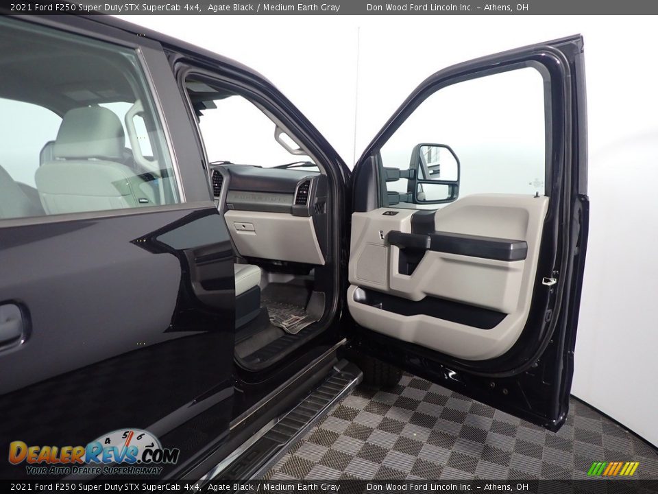 2021 Ford F250 Super Duty STX SuperCab 4x4 Agate Black / Medium Earth Gray Photo #35