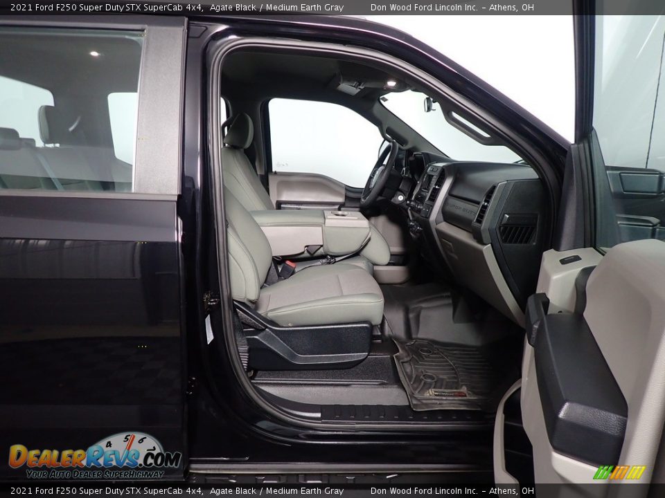 2021 Ford F250 Super Duty STX SuperCab 4x4 Agate Black / Medium Earth Gray Photo #36