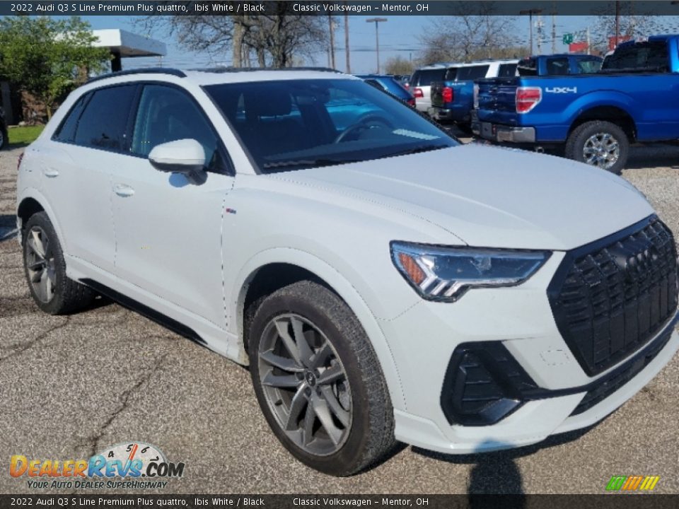 Front 3/4 View of 2022 Audi Q3 S Line Premium Plus quattro Photo #2