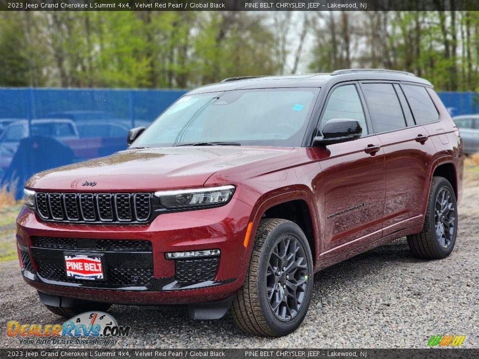 Front 3/4 View of 2023 Jeep Grand Cherokee L Summit 4x4 Photo #1