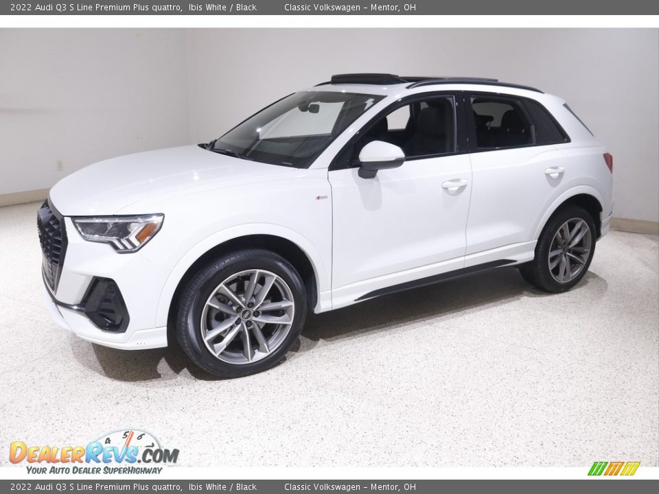 Front 3/4 View of 2022 Audi Q3 S Line Premium Plus quattro Photo #6